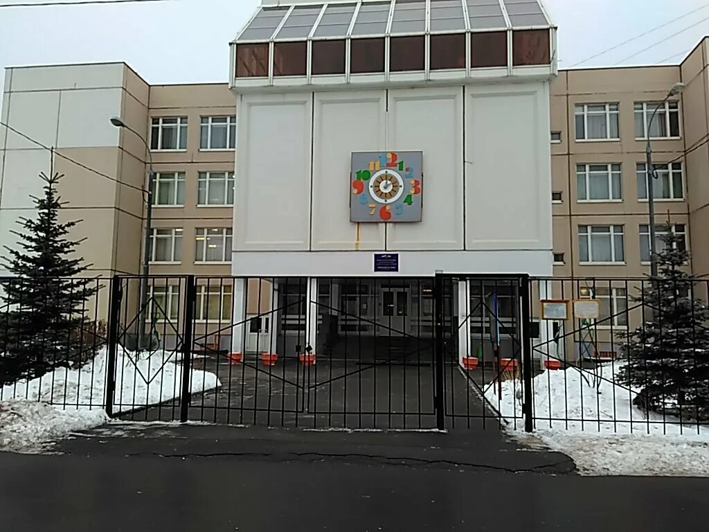 Школа 1232 на кутузовском. Школа 28 москва ул гарибальди. Школа 2124 денисовский переулок. 28 школа жк самолет. Школа 28 химки.