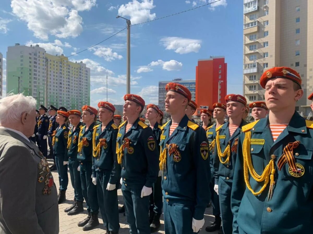 Кировский пожарно-спасательный юридический полицейский колледж. Кировский пожарно-спасательный юридический полицейский колледж 2022. Парад 9 мая Кировский район фото. Кадеты-добровольцы полиции. Кировский пожарно спасательный