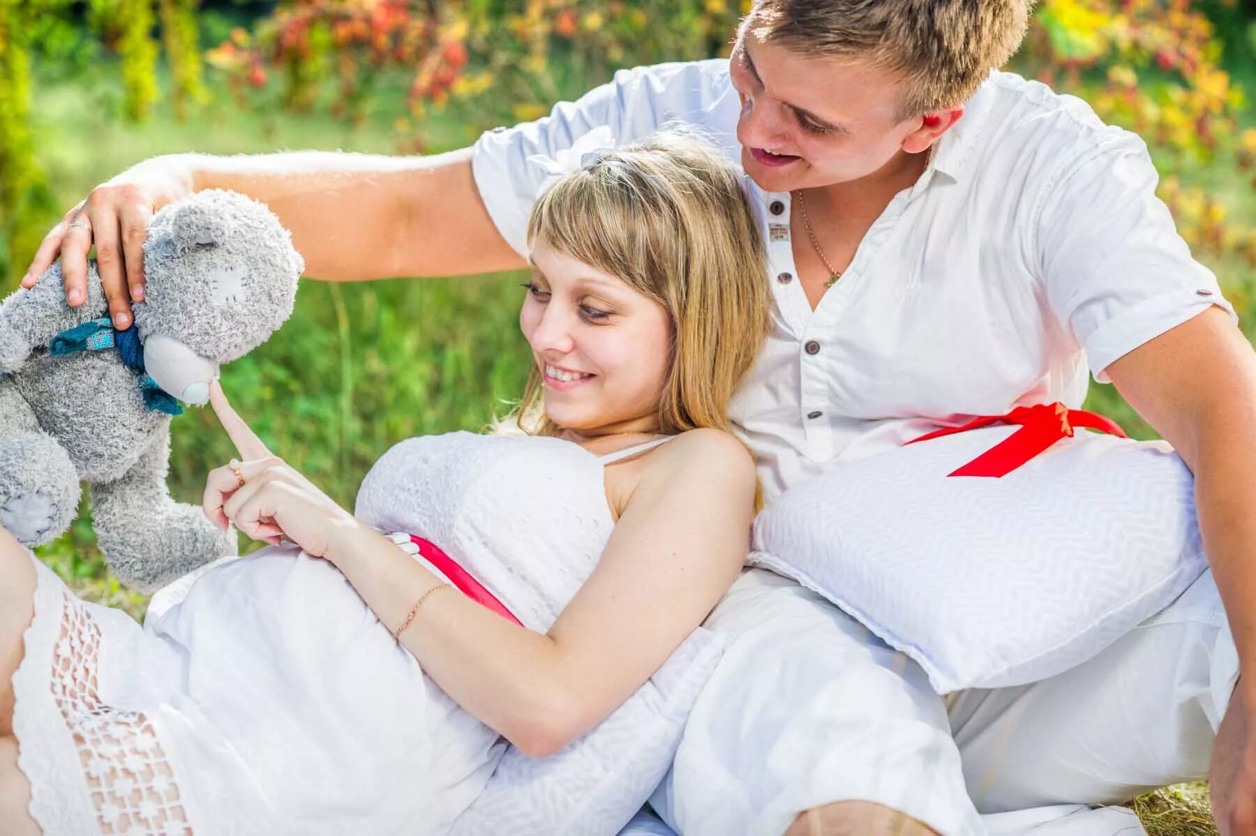 девочка с мамой и папой. будущий отец девочки. подарок для будущих мам и малышей. беременная пара. будущий отец девочки.