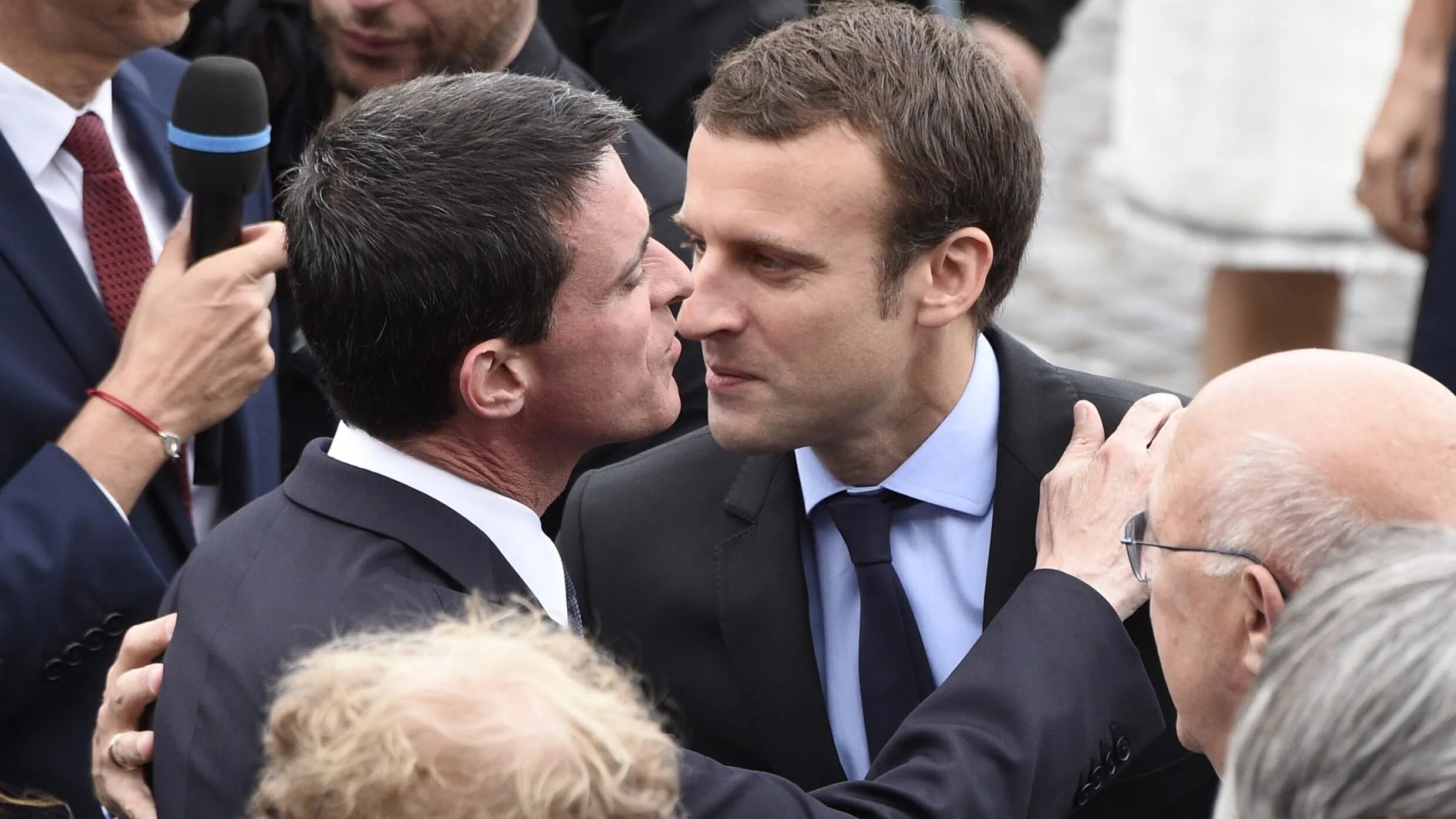 Макрон эммануэль джастин и джастин трюдо. Матье галле и макрон. Эммануэль макрон лгбт. Эммануэль макрон с парнем. Макрон эммануэль ориентация.