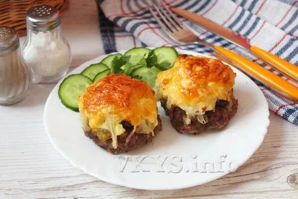 Стожки индейка. Стожки с фаршем. Мясные стожки из фарша в духовке. Стожки из мясного фарша. Стожки из фарша с тертым картофелем.