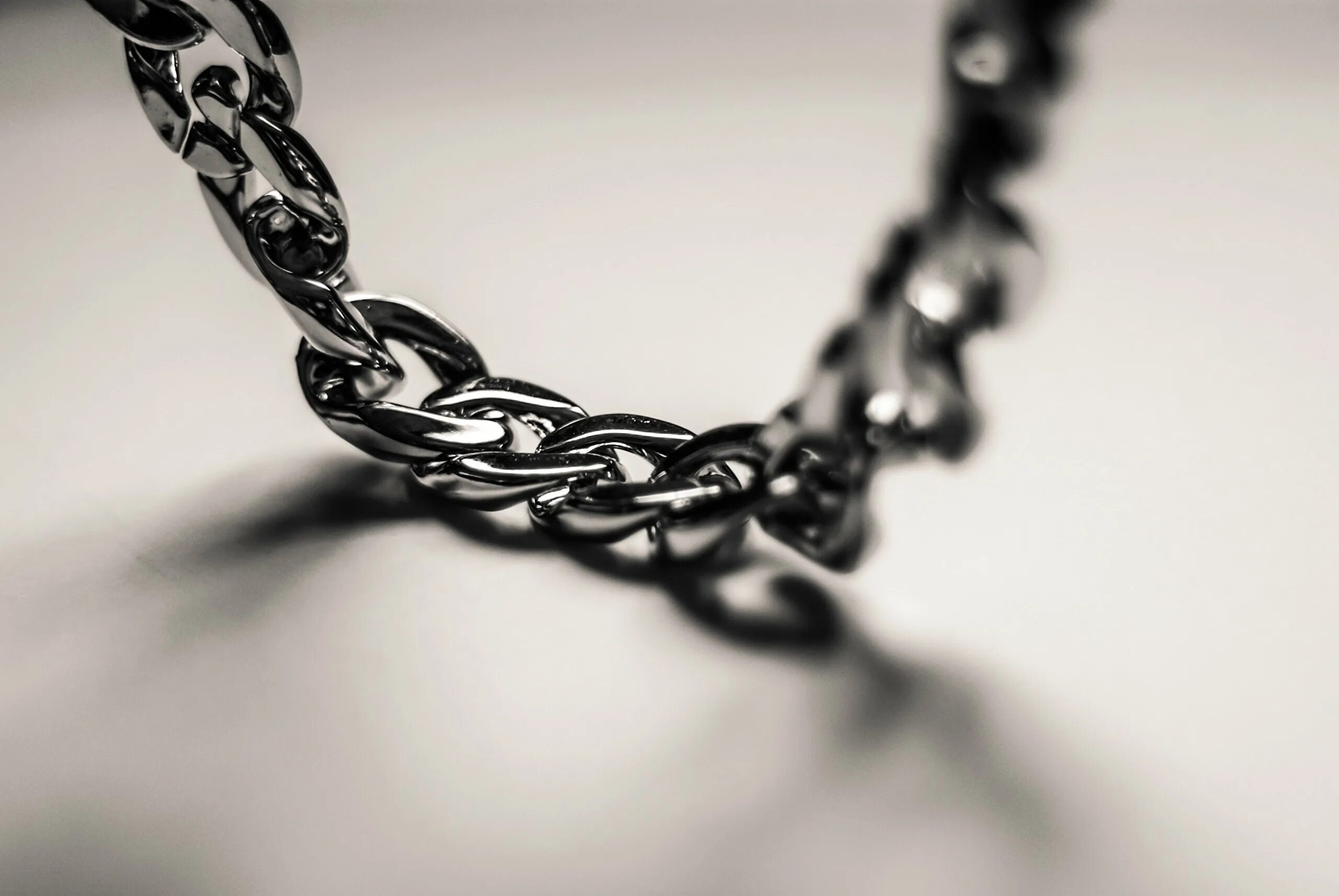 Расстояние хэмминга формула. Цепь на белом фоне. Цепь. Железная цепь. Звено цепи.