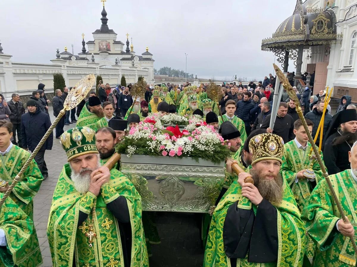 Свято успенской почаевской. Свято-Успенская Почаевская Лавра, Украина, Почаев. Почаевская Лавра Почаев. Почаевская Лавра крестный ход.