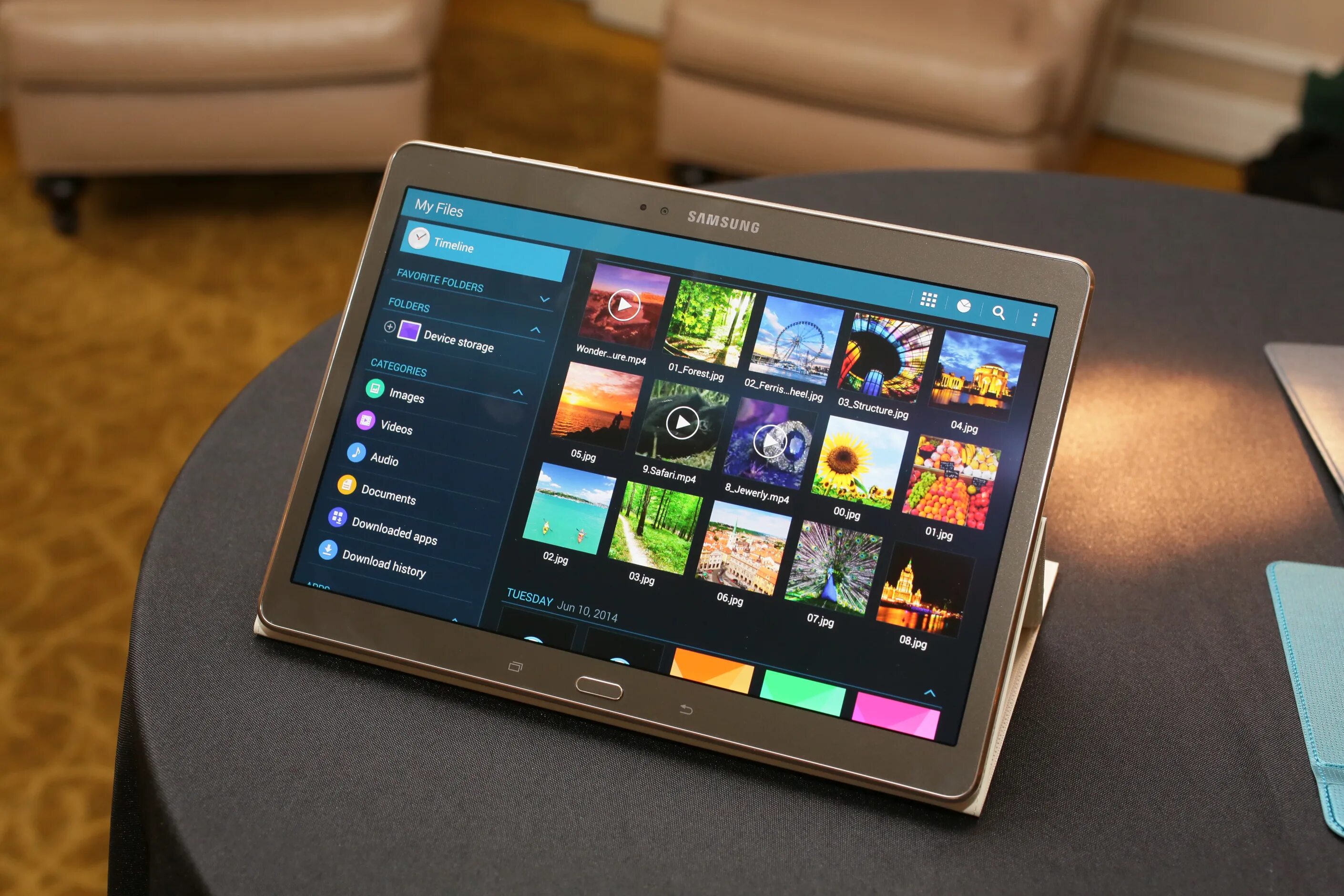 Получить планшет. Samsung galaxy tab s 10.5. samsung galaxy tablet 2025. планшет самсунг 10 дюймов. планшет самсунг 2025 10 дюймов.