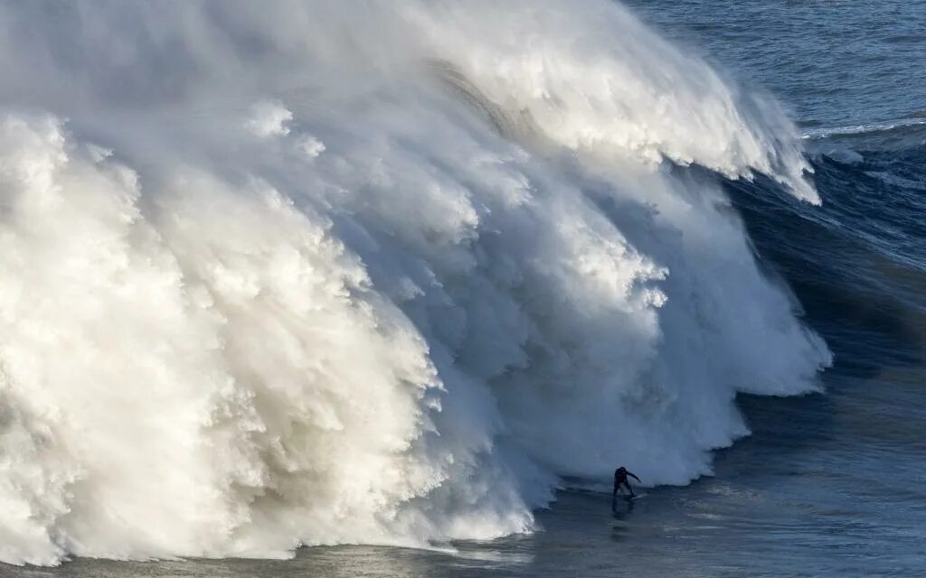 Вода разрушительная сила. Тихий океан волны ЦУНАМИ. ЦУНАМИ В Португалии. Гонолулу ЦУНАМИ. Огромное ЦУНАМИ волны Лос Анджелес.