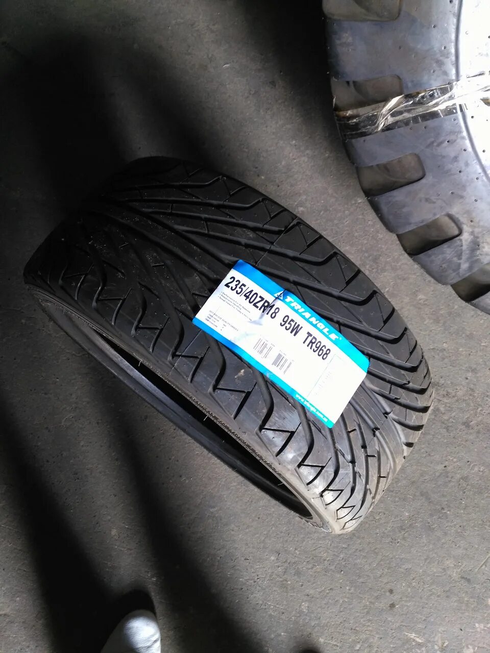 Triangle tr968 r18. Triangle tr968 235/40 r18. резина триангл 235/40/18. 235/40 r18 octavia. 235/40zr18.