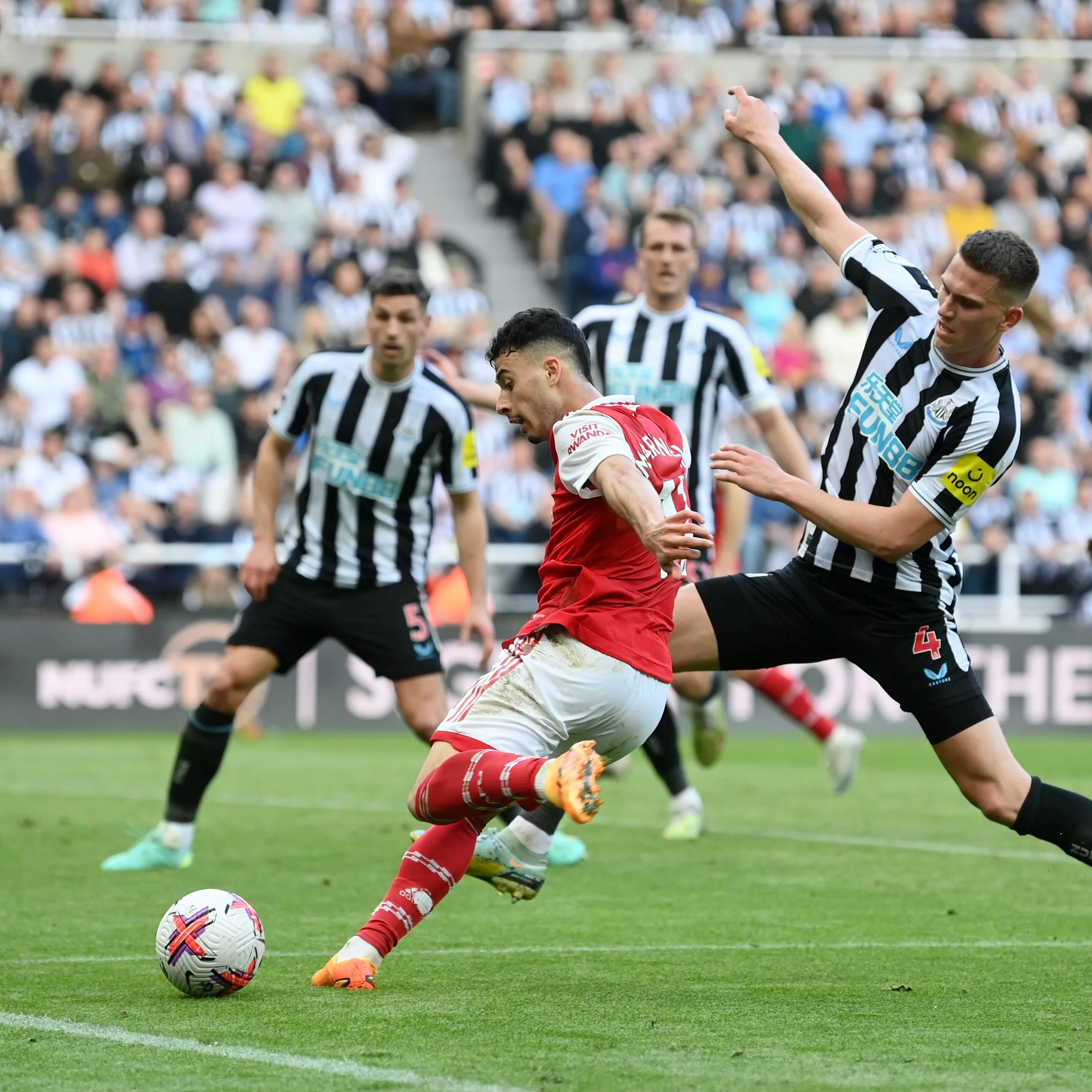 Arsenal newcastle. Фулхэм - Ньюкасл - 0:2. Арсенал Ньюкасл. Ньюкасл Юнайтед.