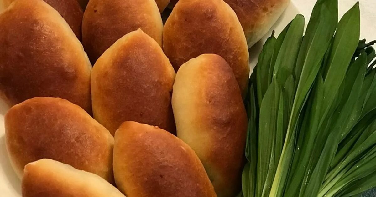 К чему снится печь пироги женщине. Пирожки с черемшой и яйцом. пирожки с колбой. пироги с черемшой и яйцом жареные. пирожки соте.