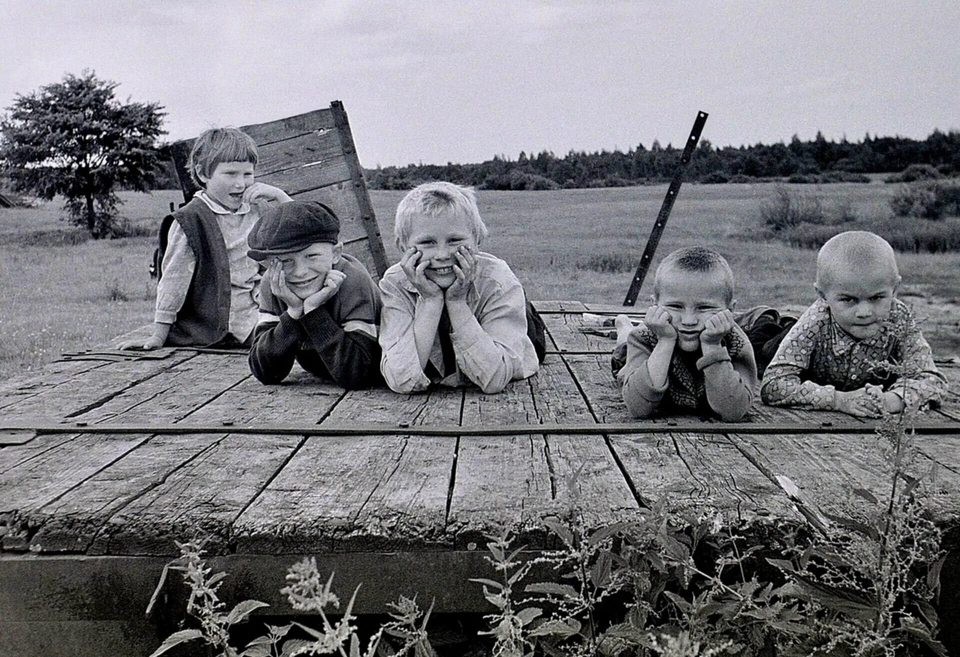 Детство живет в школе. Советское детство. Советское детство лето. Советское детство в деревне. Лето советские дети.