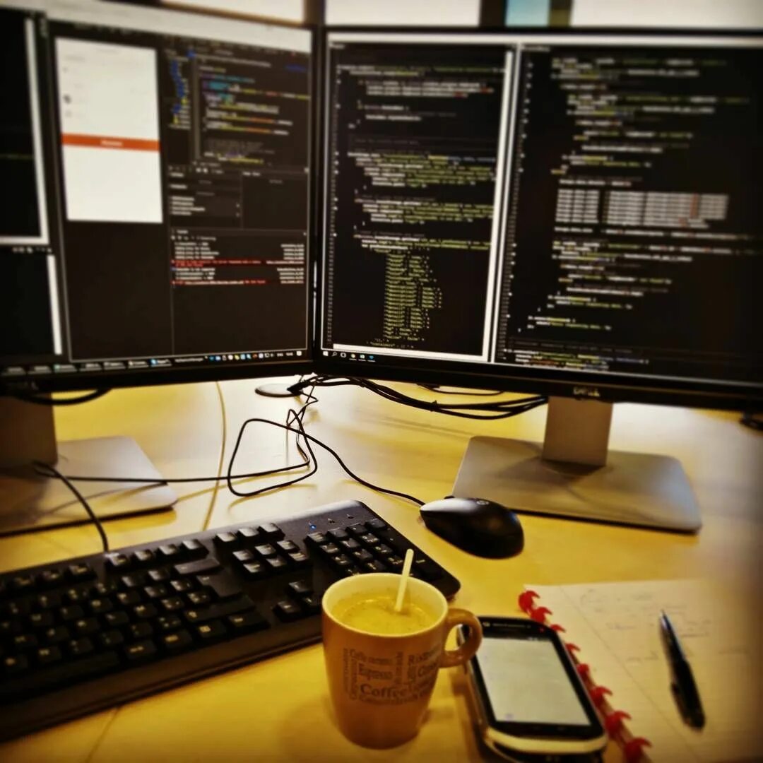 Программист javascript вакансии. Java программист. джава разработчик. программист джава. программист с кофе.