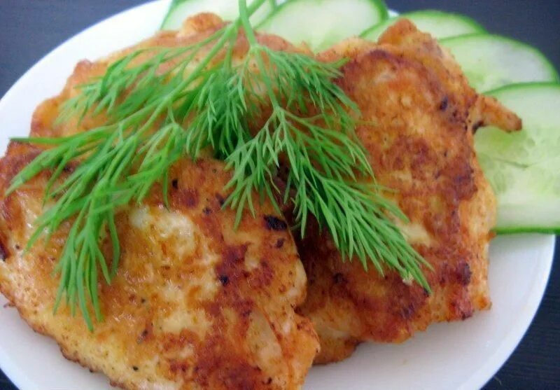 Куриное филе в майонезе на сковороде. Курица в кляре на сковороде. мясо в кляре на сковороде курица. кляр для курицы с майонезом. кляр для курицы на сковороде на майонезе.