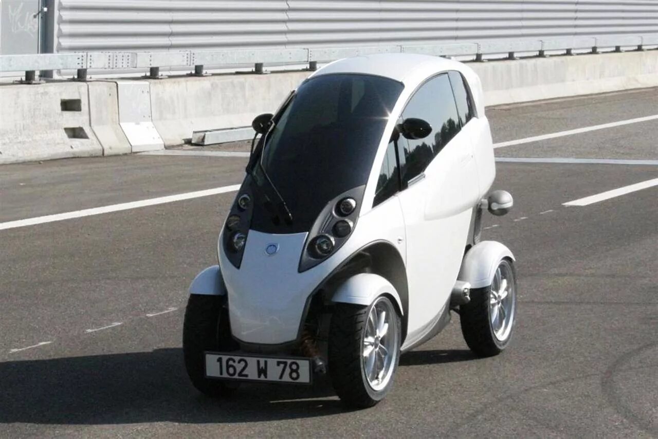 Узкие машины отзывы. Коммутер карс танго т 600. Renault twizy f1. Рено твизи. Mercedes smart 1998.