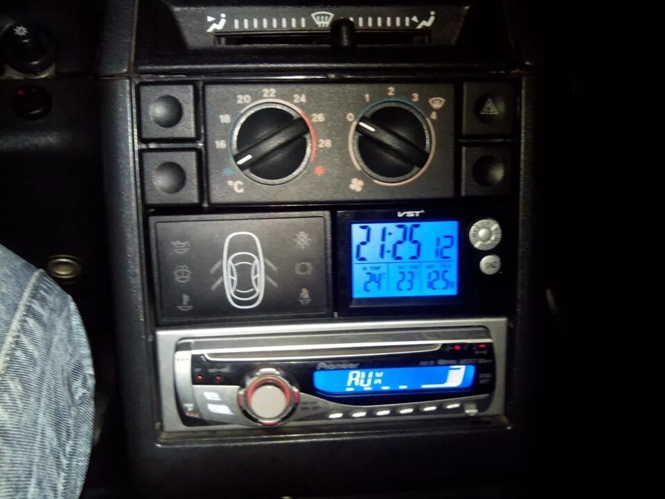 Часы ваз 21 10. Бортовой компьютер на ваз 2110 vst. часы для ваз 2111. часы штатные на ваз 2112. электронные часы ваз 2110.