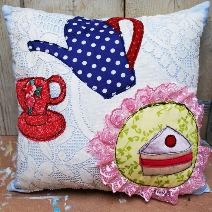 аппликация на подушку. принцесса на подушке поза. маша решила украсить подушки для настасьи. необычные диванные подушки. улитка тильда.