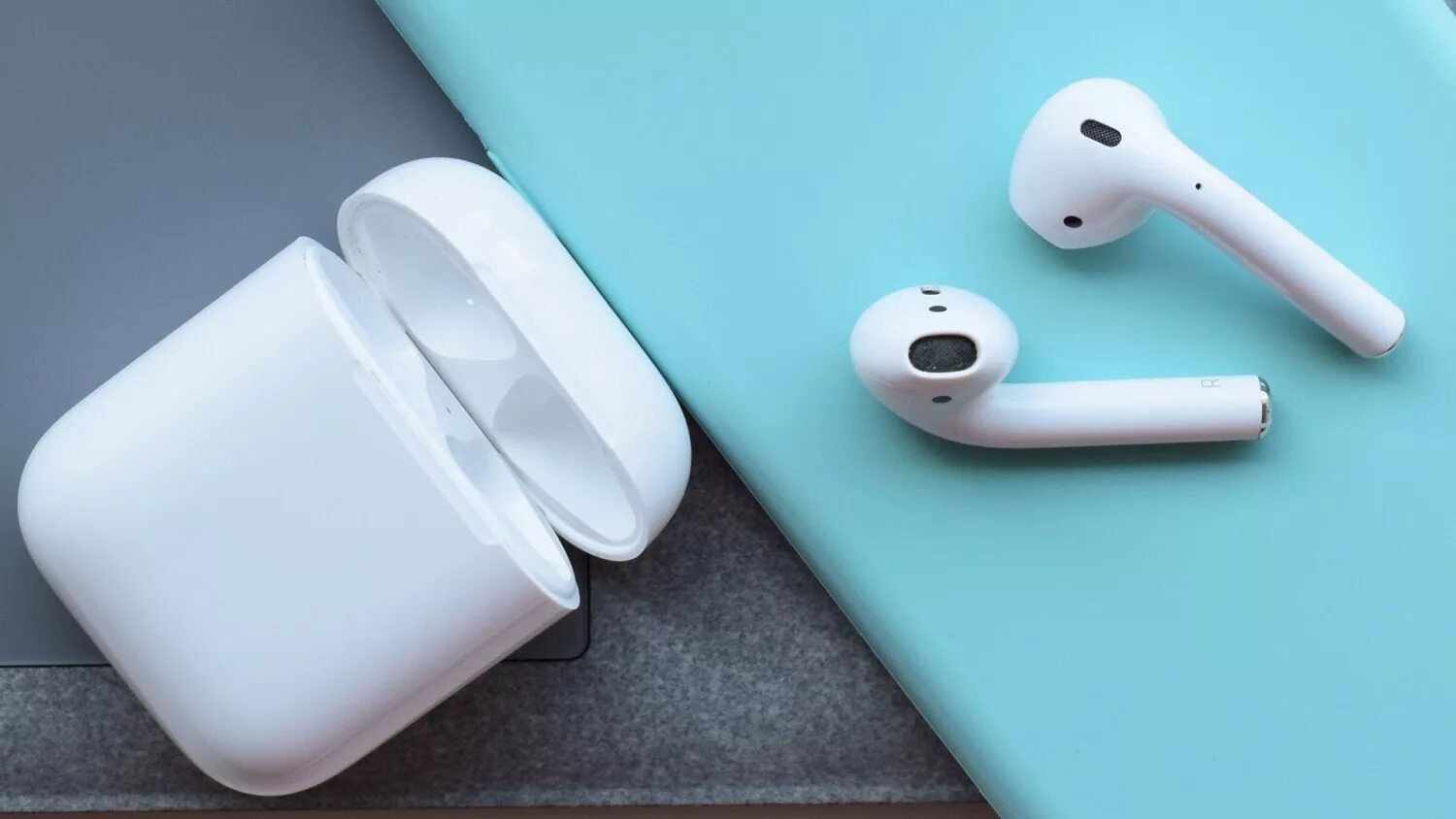 Поколения наушников apple беспроводные. Аирподсы 2. Наушники беспроводные Apple AIRPODS 2. Apple AIRPODS 1. AIRPODS (1-го поколения).