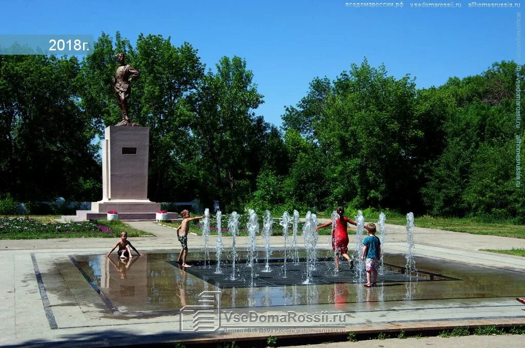 Чапаев самарская область. Чапаев памятник в Чапаевске. Чапаевск фонтан. Фонтан Чапаевск парк Чапаева. Самарская область Чапаевск фонтаны.