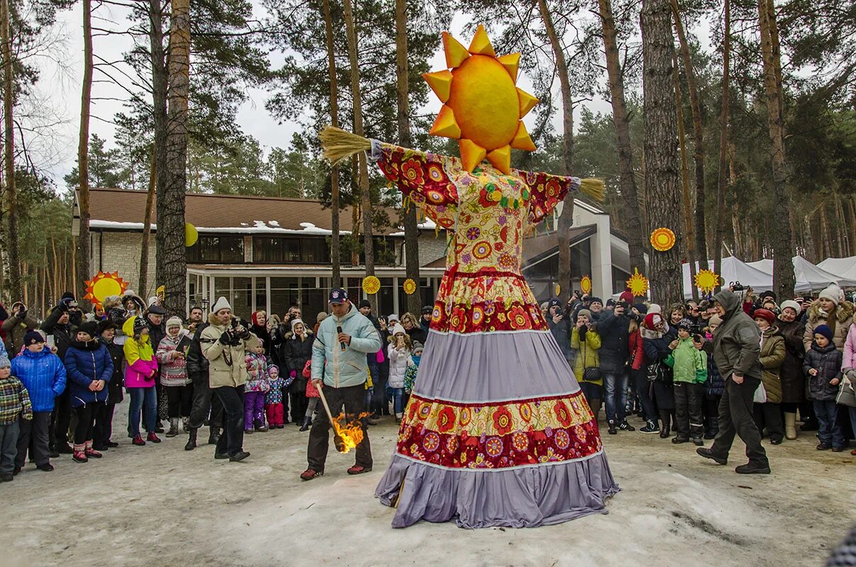 Масленица в солотче. Масленица парк Дракино в Серпухове. Масленица парк Костино Королев. Праздник Масленица. Празднование Масленицы.