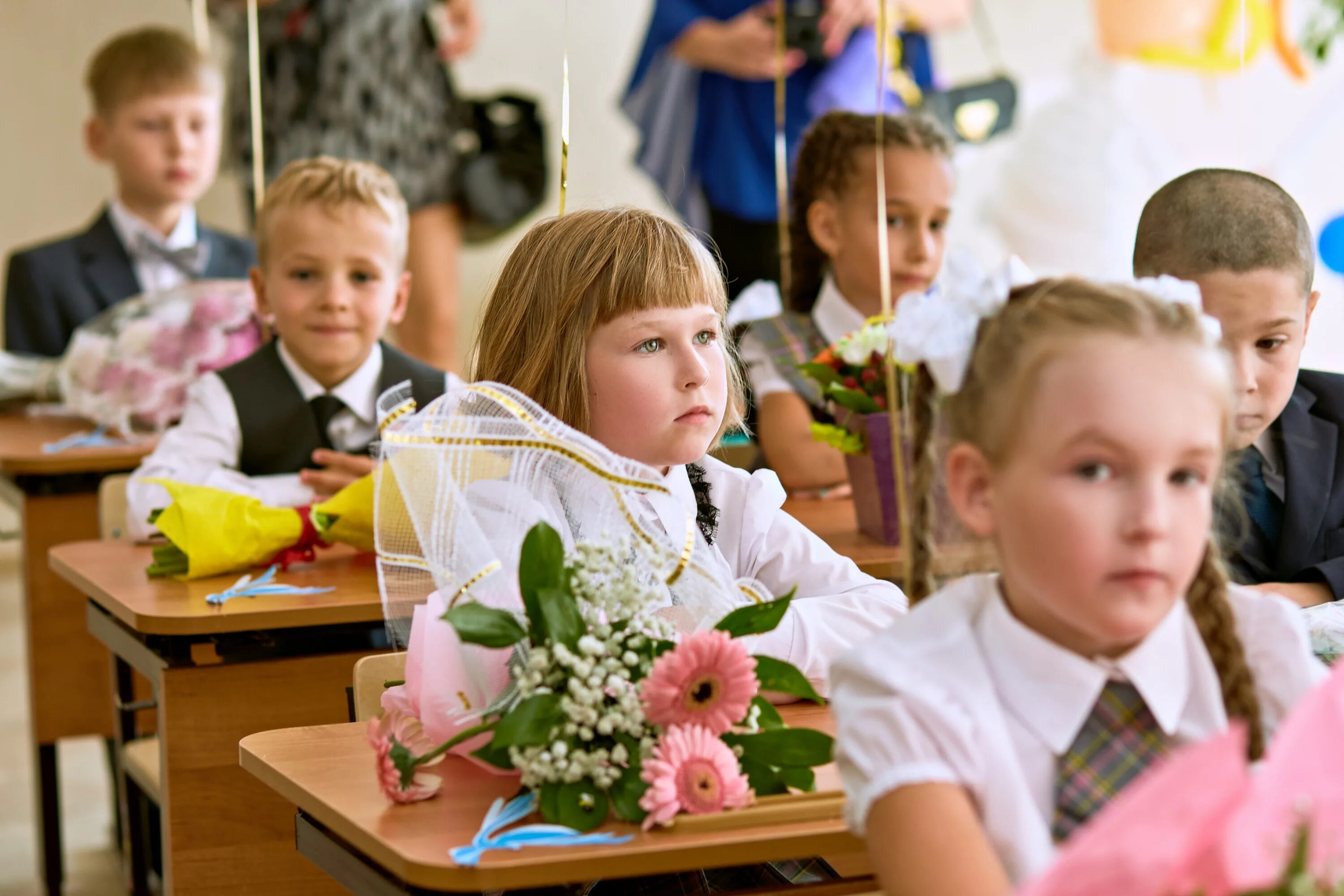 Первое сентября 8 класс. Мастер классы для первоклашек. Первоклассники на уроке. Красивые кадры для первоклассника. Занятия по школьной этике для первоклассников.