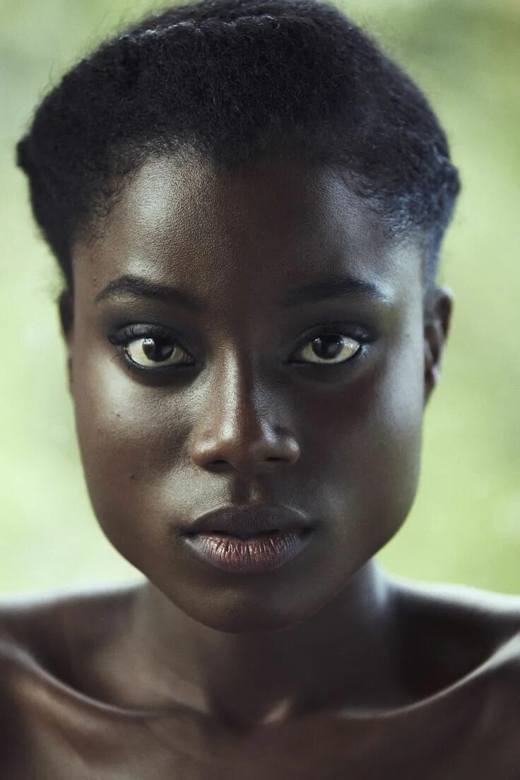 Негроиды. Негроидная раса Африканская ветвь. Негроидная раса джейдон. Лицо темнокожего. Девушка негроидной расы.
