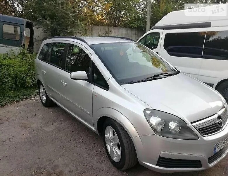 Opel zafira 2012. Реснички зафира б. Опель зафира б. Опель зафира рестайлинг 2008. Зафира б 2008 1,8.