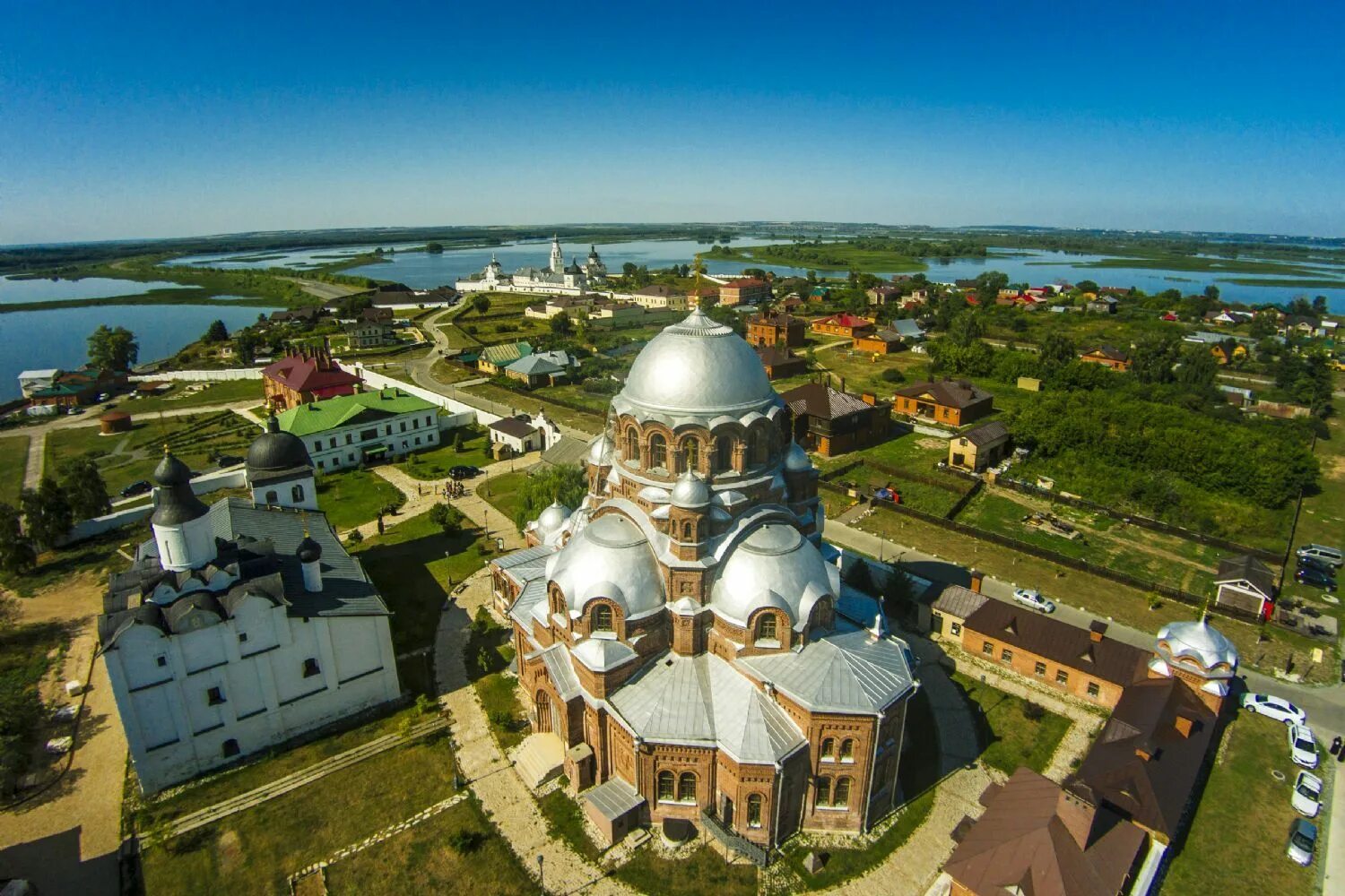 Свияжск сайт. Свияжск остров-град. Монастырь острова града Свияжск. Остров-град Свияжск в Казани.