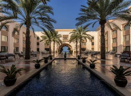 La hotel resort