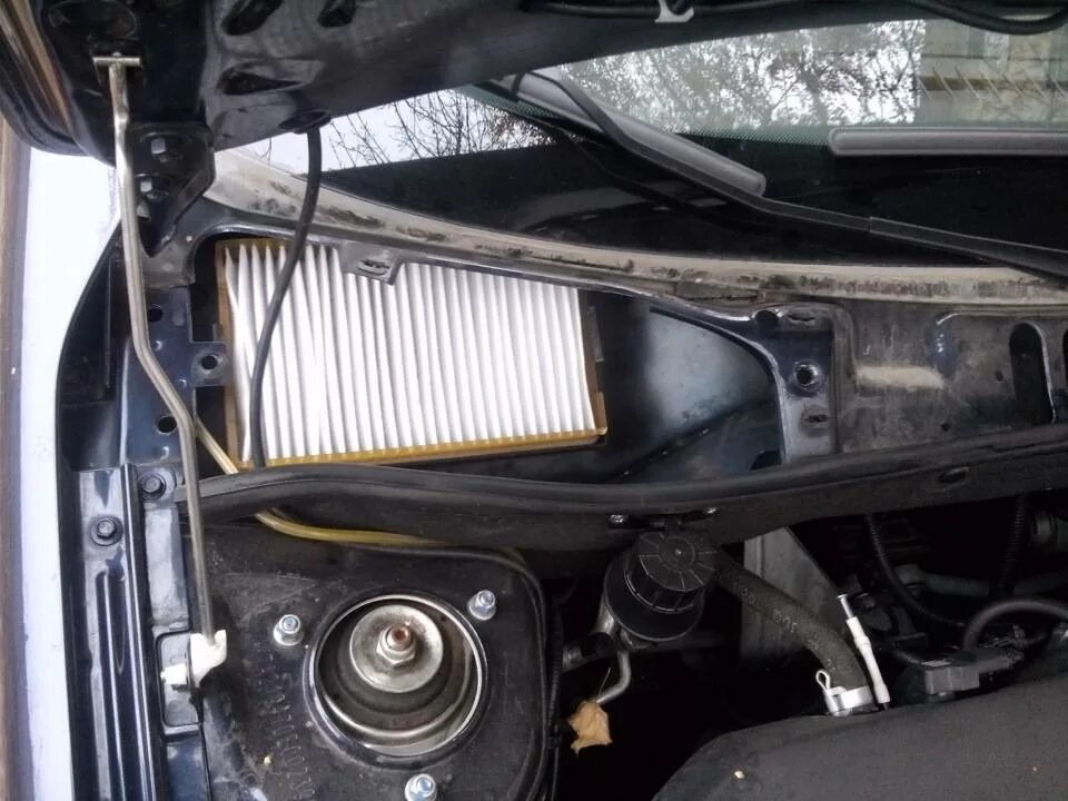 Топливный фильтр калина 1117. Как поменять фильтр на калине универсал. Калина универсал 2013г топливный фильтр. Как поменять фильтр на калине универсал. Калина 2007 8кл топливный фильтр.