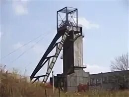 У входа в вертикальную шахту произведен