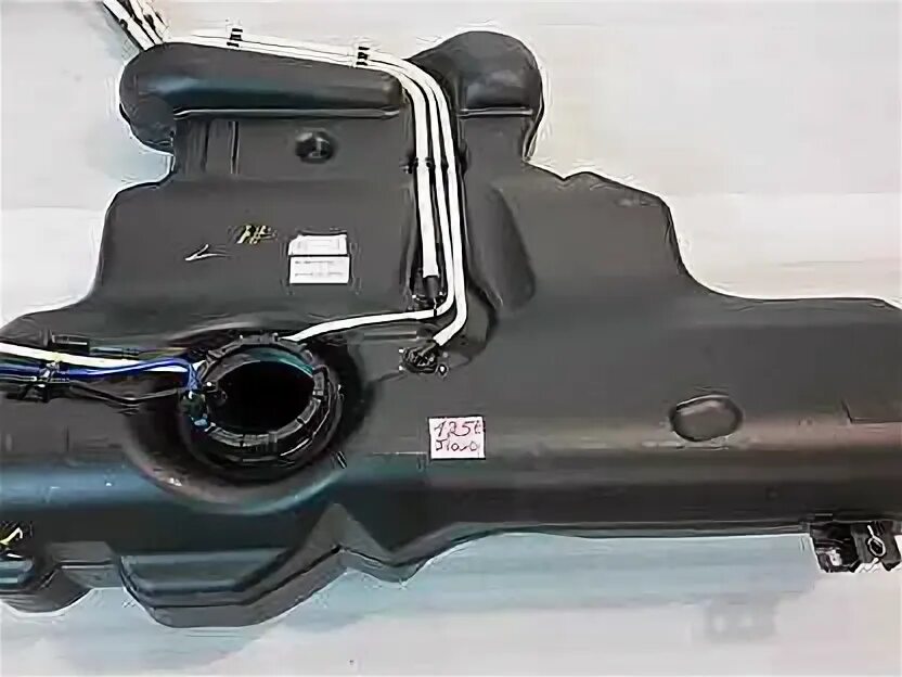 Бензобак на фольц поло. Фольксваген поло 2010 года бак топливный. Volkswagen polo бак топливный. Топливный бак volkswagen vento b. Топливный бак фольксваген поло.