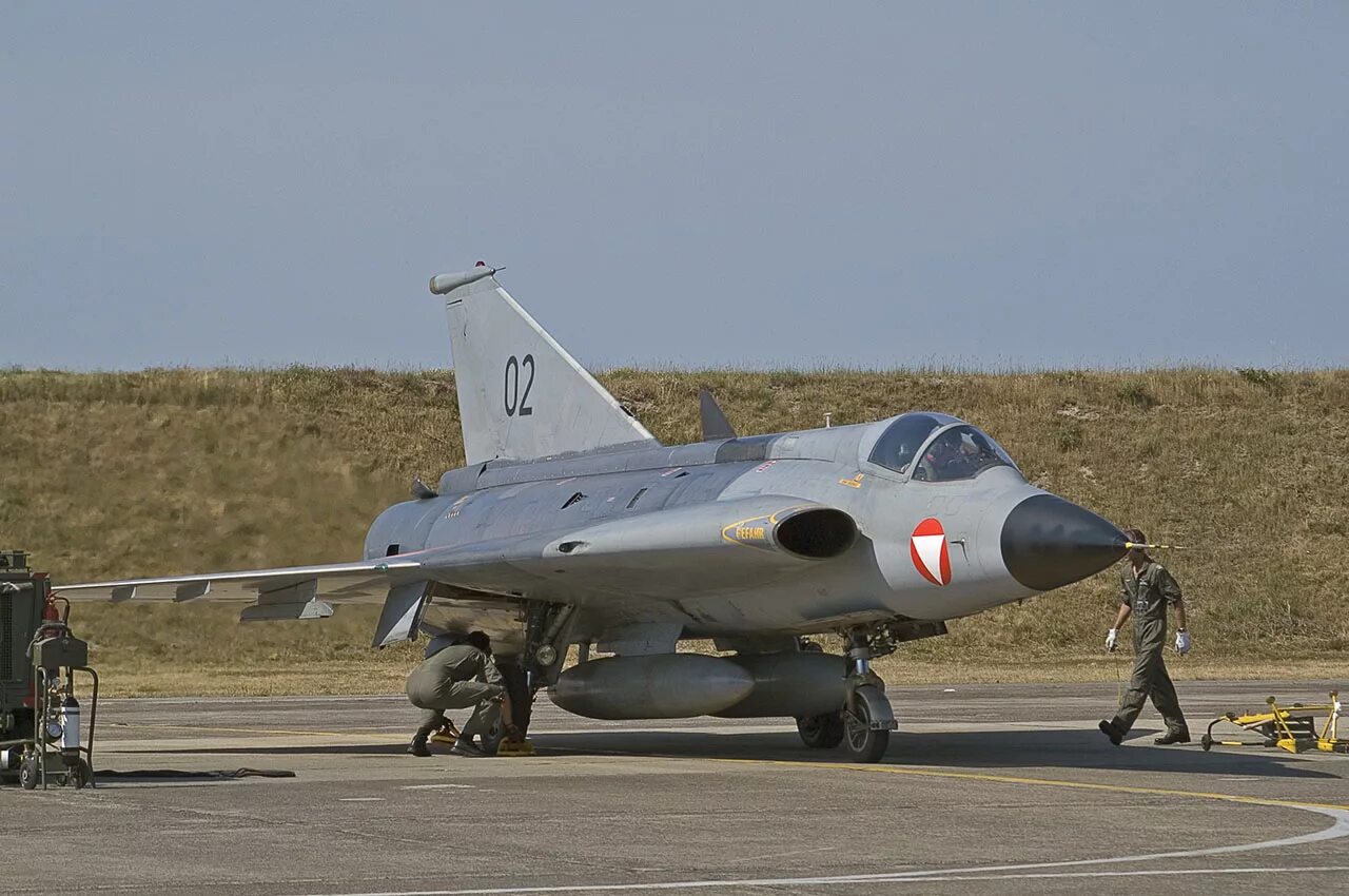 сааб 35 дракен. Saab j35. Saab j35. J 35. сааб 35 дракен.