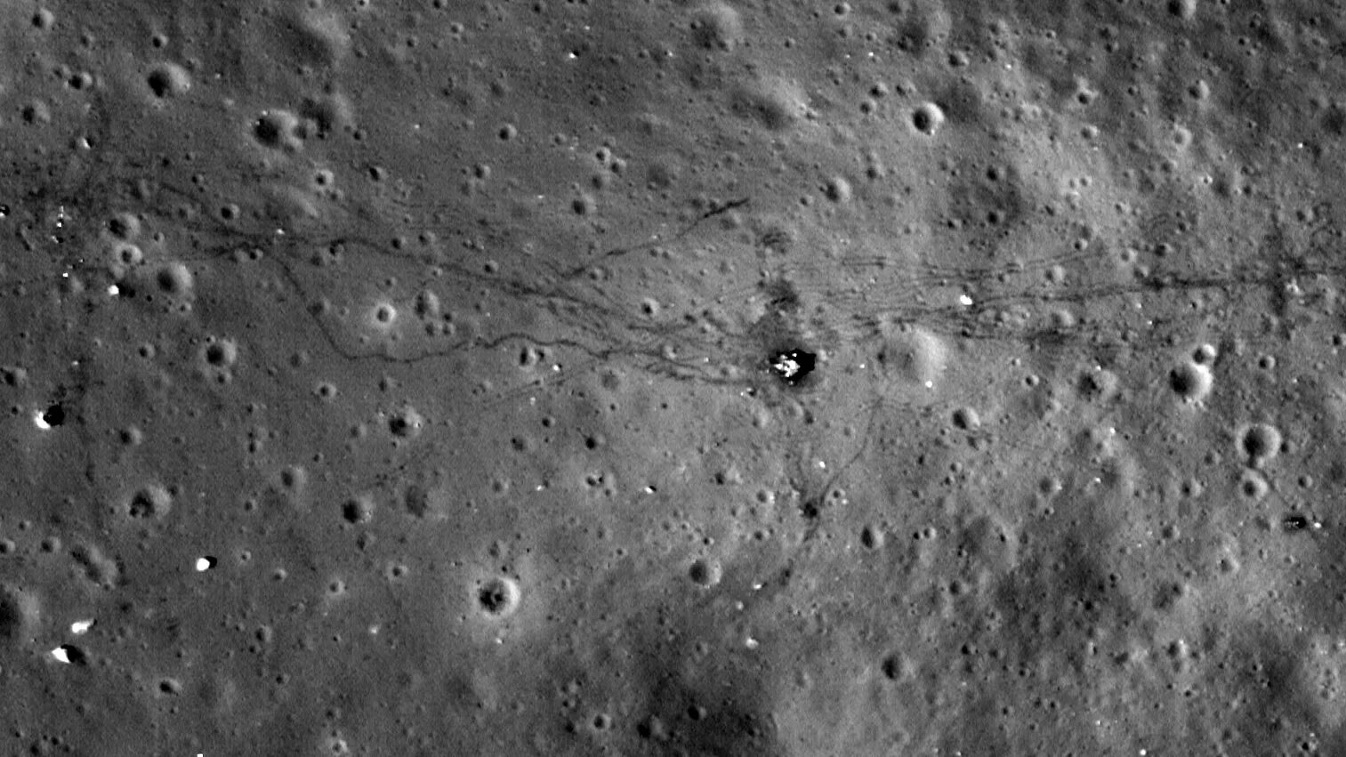 Снимки LRO Аполлонов. Снимки следов астронавтов на Луне. Апполо 11 на Луне. Место высадки Аполлона 11.