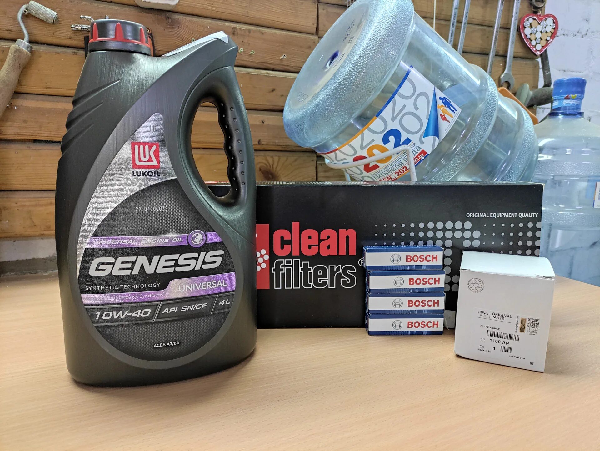 Масло лукойл универсальное. 3148646 Lukoil Genesis Universal 10w-40 4l. Масло моторное Лукойл Genesis Universal 10w40 4 л 3148646. 3148646 Lukoil Лукойл 10w40 Genesis Universal (4l)_масло моторное! Полусинт API SN. 3148620 Lukoil.