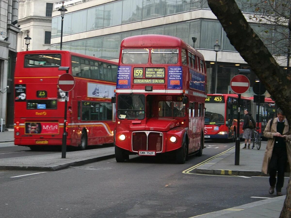 Новые красные автобусы. Красный двухэтажный автобус в Лондоне. Рутмастер. Routemaster 159 2005. Лондонский даблдекер.