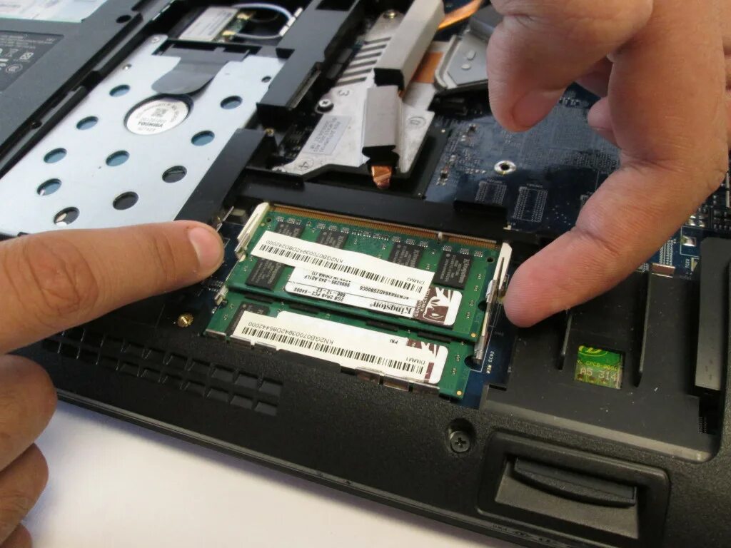 Оперативная память acer. ОЗУ для Асер 5310. Acer Aspire 5 8 Ram 512 внутренней памяти. ОЗУ для моноблока Acer Aspire. Извлечение оперативной памяти.