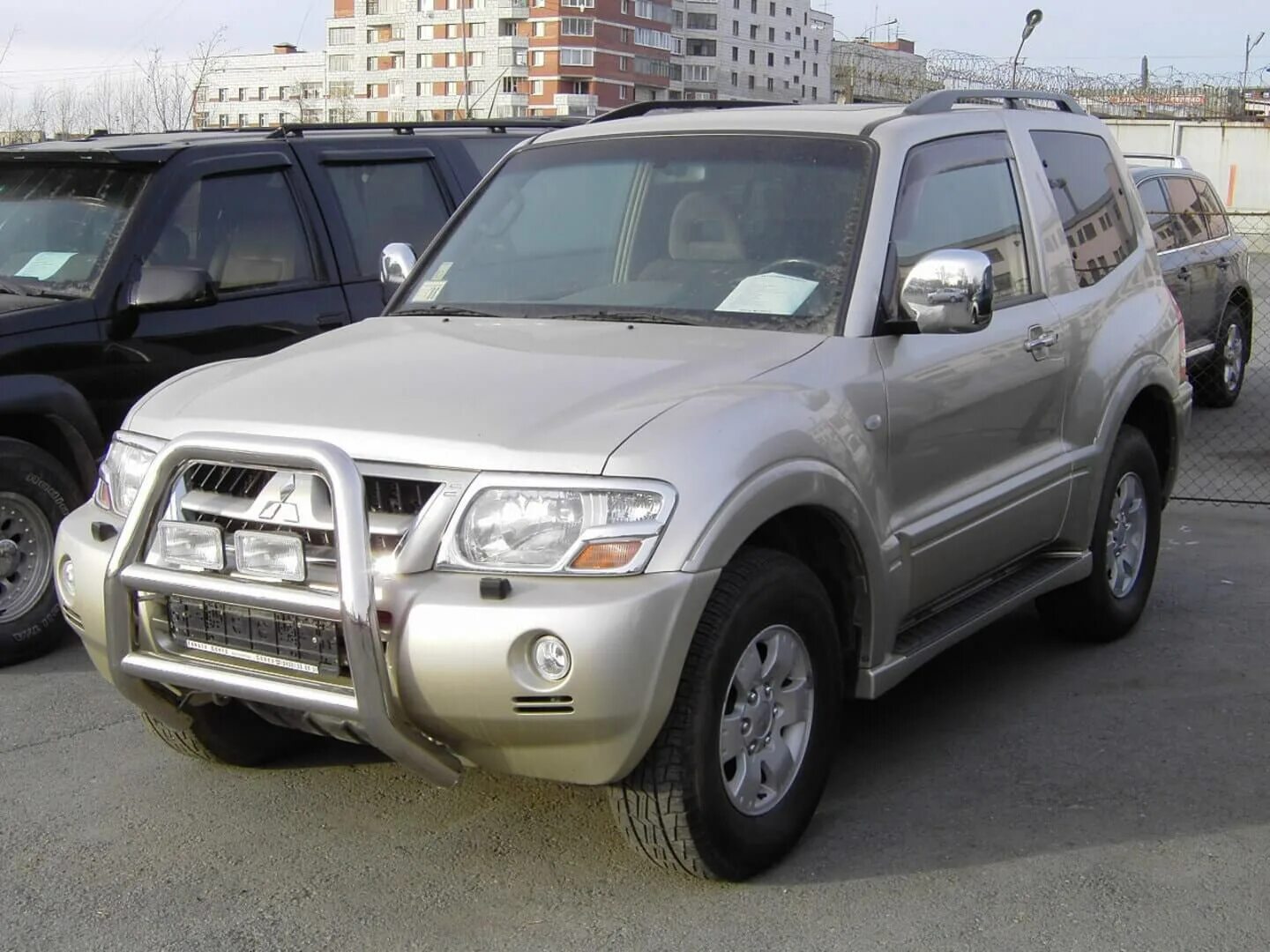 Паджеро 3 поколения. Митсубиси паджеро 2002. Mitsubishi pajero третьего поколения. Mitsubishi pajero 3 3 поколения. Mitsubishi pajero iii 1999.