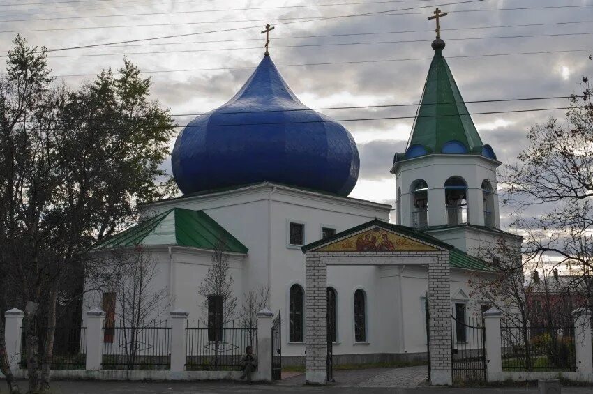 Город кола отзывы. Город кола отзывы. Кола мурманск. Храм варлаама керетского в коле. Кола мурманск.