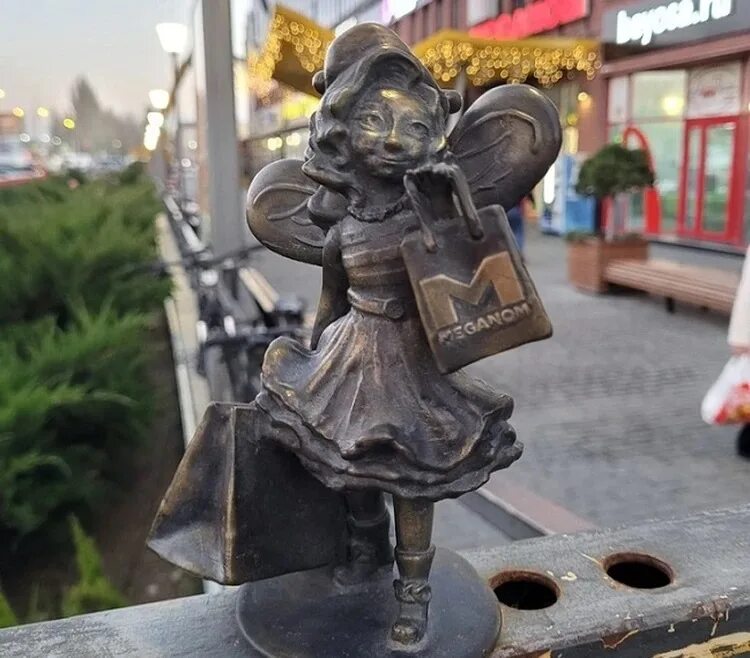 In Simferopol again stole a bronze figure of a bee The bee Modnitsa, which for s