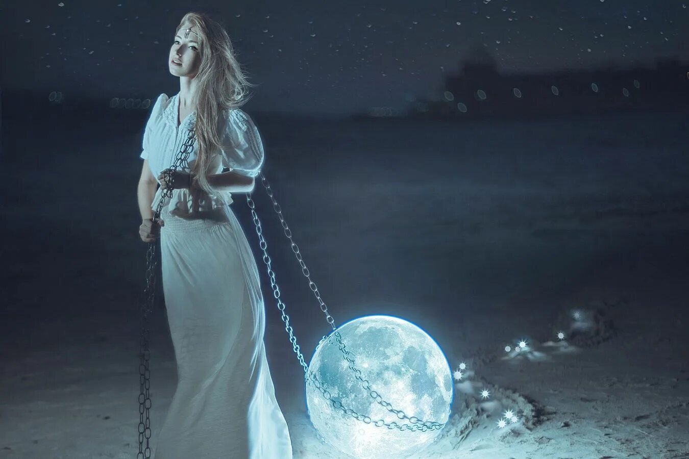 Девушка в лунном свете. Луна женщины в трине. Лунная девушка. Девушка-луна. Девушка-луна.