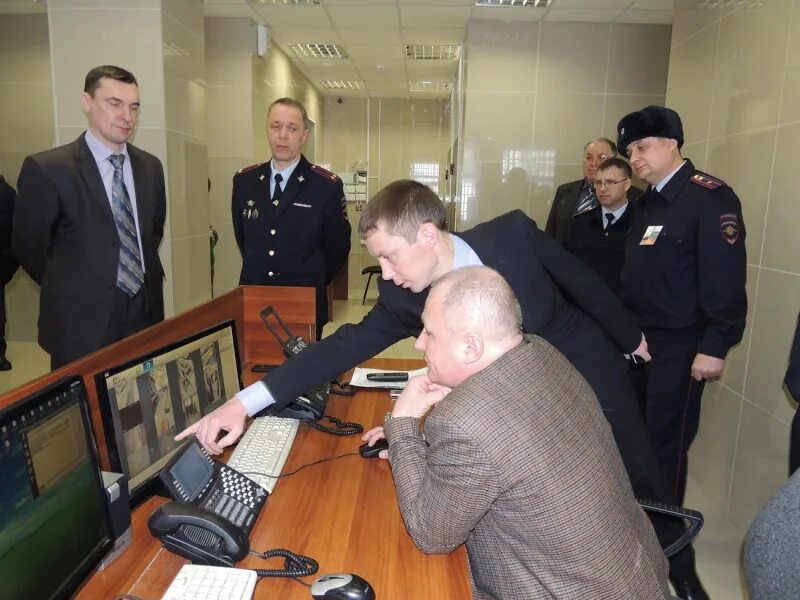 Дежурный по подольску телефон. Могоча линейный отдел полиции. Полиция староминская. Дежурный фото. Дежурный по подольску телефон.