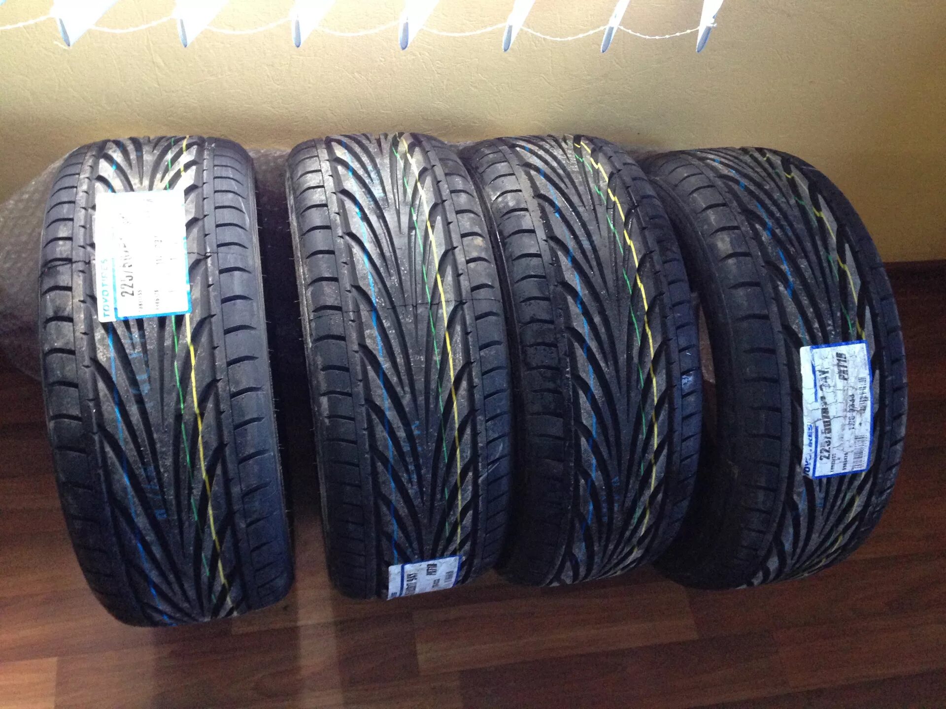 Toyo t1r 225/50r17. Toyo t1r 225 45 17. Тойо r17 t1r. Резина Тойо 225/45 r17.