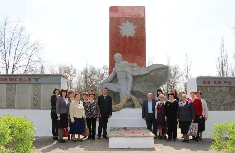 П жирнов тацинского. Тацинский район Ростовской области. Памятник в х.Маслов Тацинского района Ростовской области. Араканцев Тацинский район. Хутор Зазерский Тацинский район.