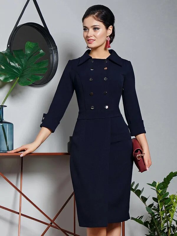 Платье в офисном стиле. Элегантные костюмы для женщин. Деловое платье для женщины. Модные деловые костюмы для женщин 2022 с фигурой яблоко. Фасоны деловых.