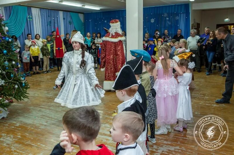 новогоднее представление в детском доме