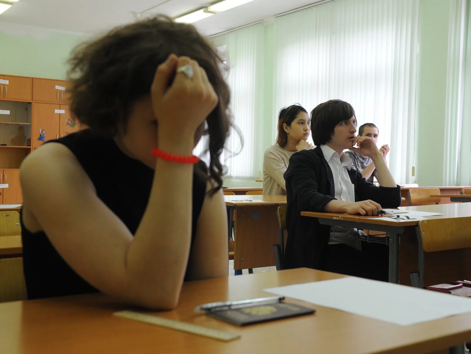 Вечерняя школа экзамен. Вечерняя школа экзамен. Экзамен в школе. Выпускники коррекционных школ. Вечерняя школа для детей.