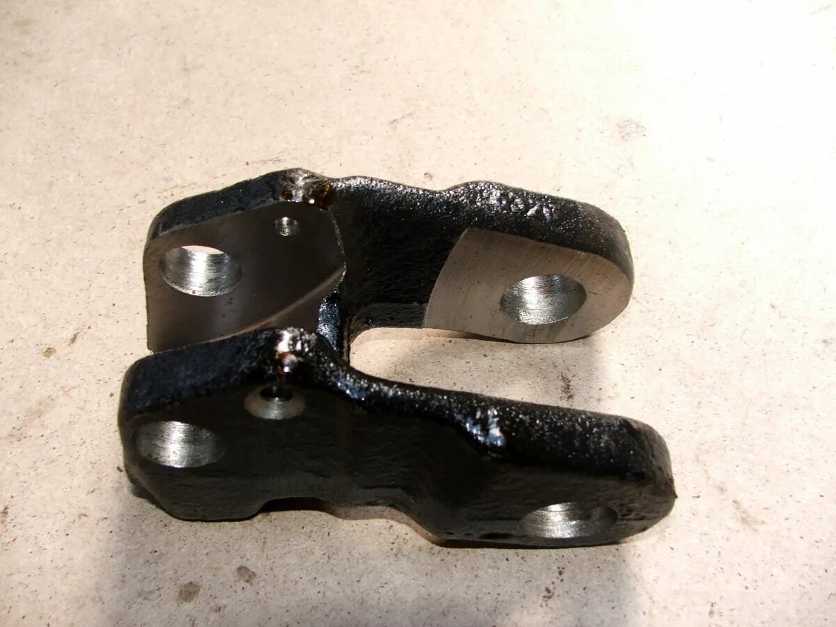 Замок капота камаз 5320. Фиксатор замка двери камаз 5320. Замок капота 5320-8406010 камаз. Замок капота камаз 65115. Защелка кабины камаз 5320.