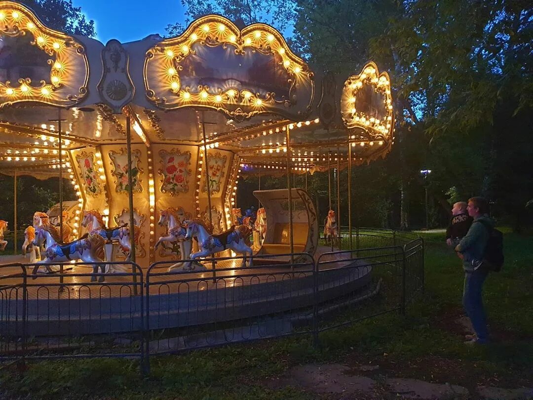 Лианозовский парк аттракционы. Парк аттракционов Лианозовский парк. Орбита Лианозовский парк. Лианозовский парк аттракцион Орбита.