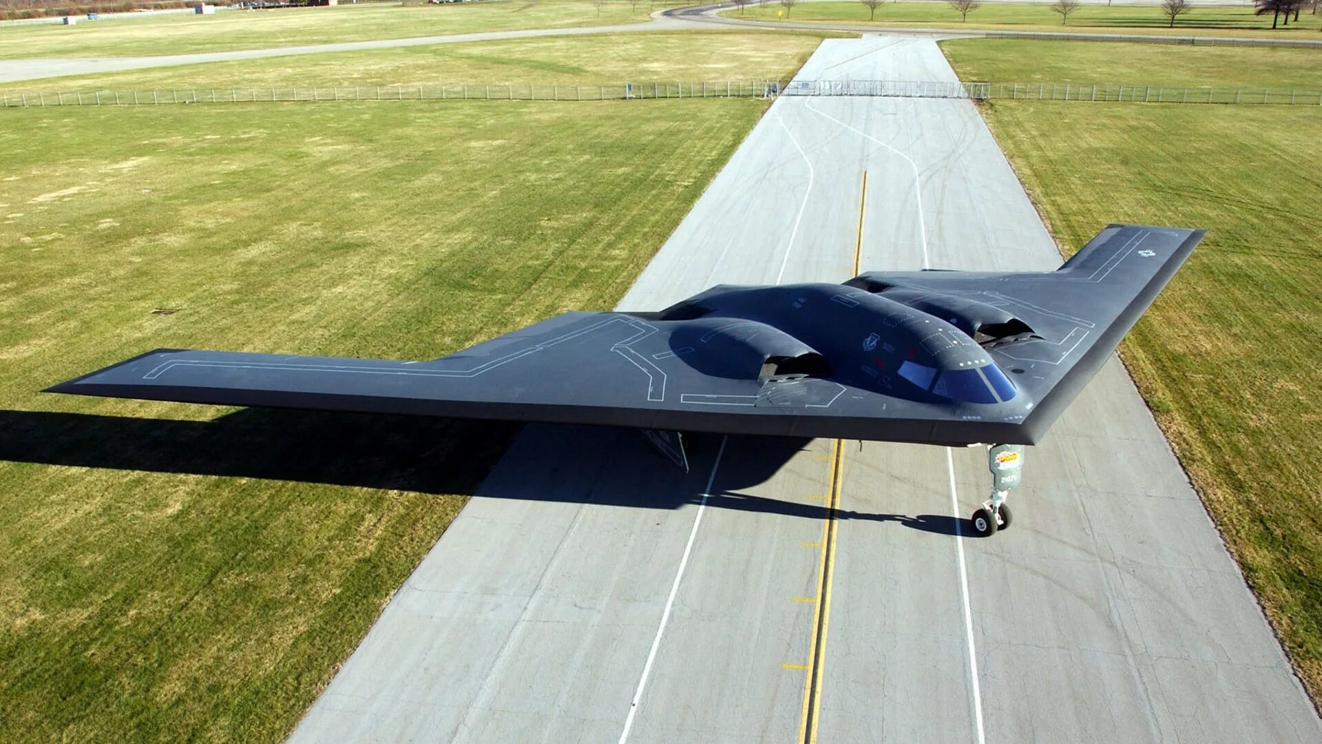 Northrop b 2 spirit характеристики. B-2 Spirit: стелс-бомбардировщик. Стелс бомбардировщик б2. B-2 Spirit Stealth Bomber. Стелс b2 самолет невидимка.