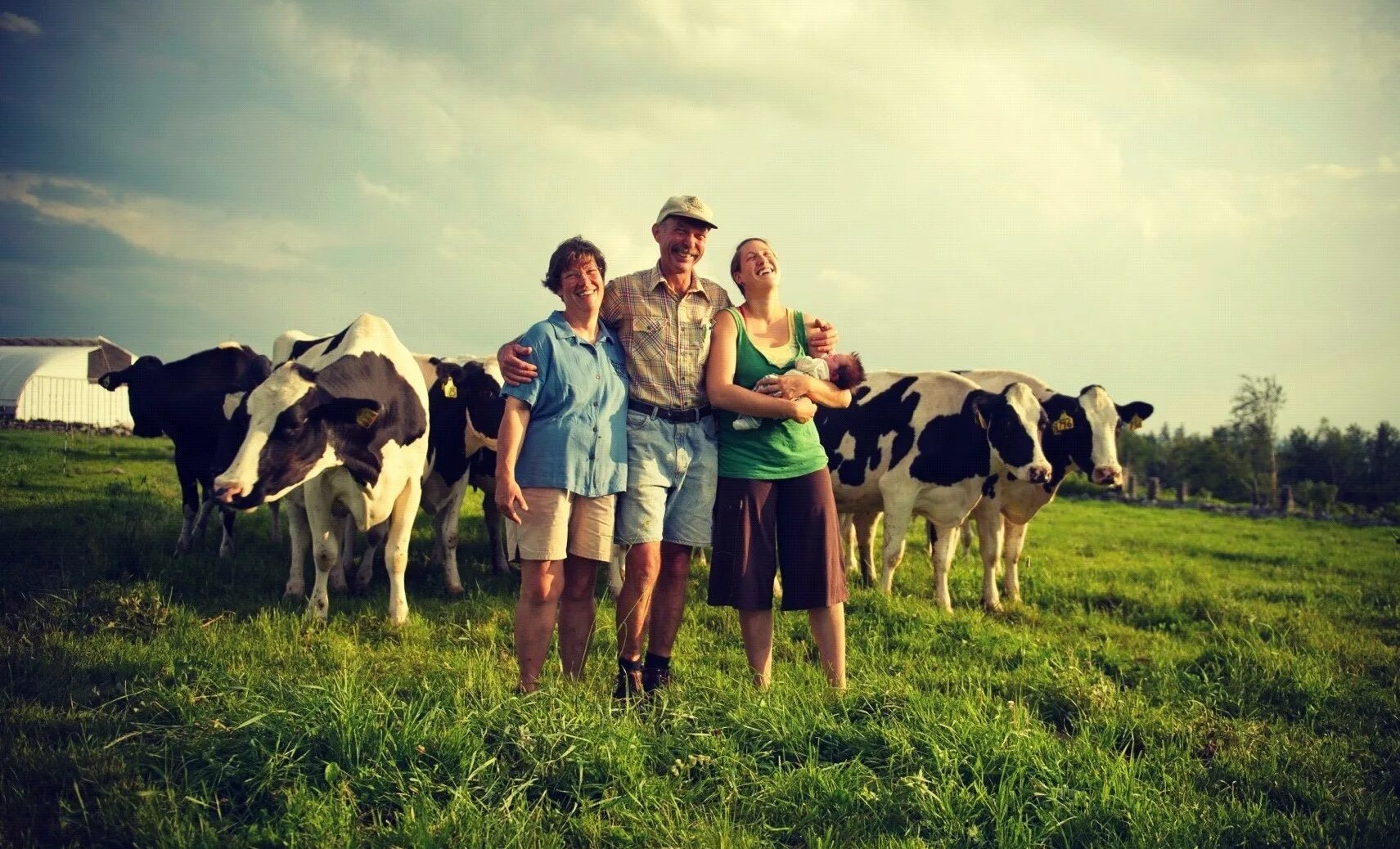 Работники животноводства. Фермерского хозяйства «сельская усадьба». Лпх хозяйство салминых. Красивое фермерское хозяйство. Ферма в селе.