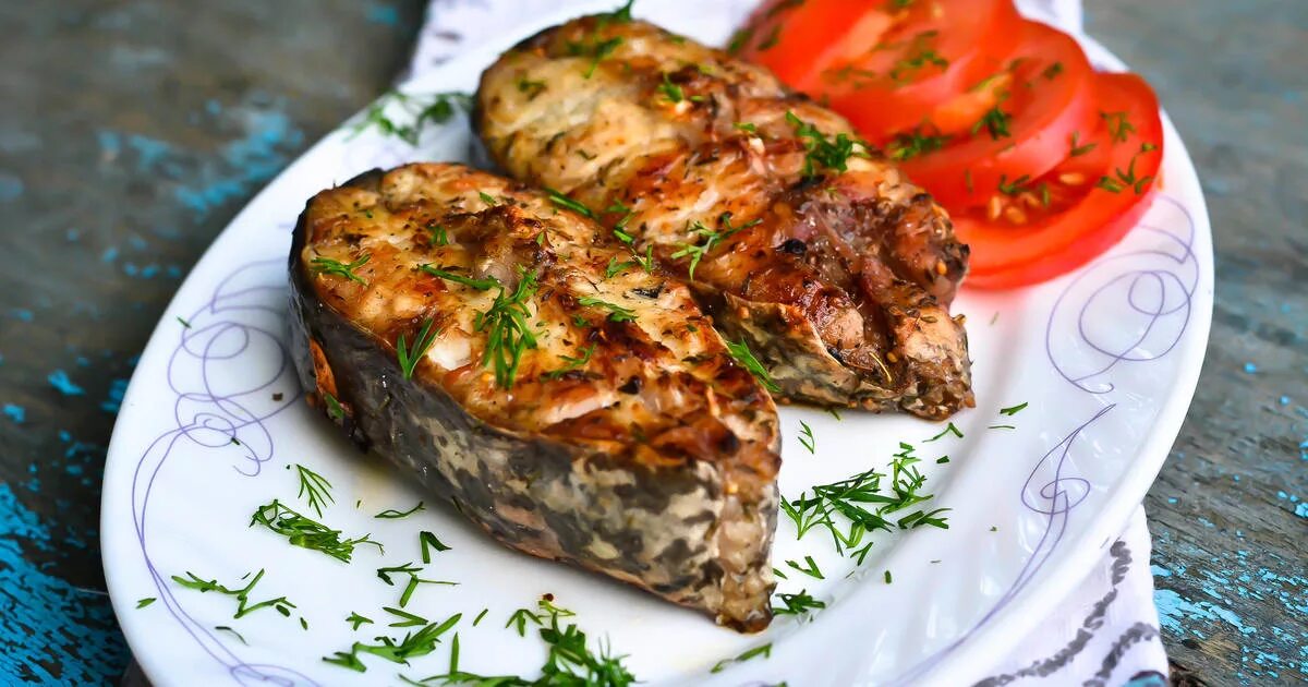 Блюда из сома рецепты. Сомятина. стейк из сома. сом блюда. сом запеченный.