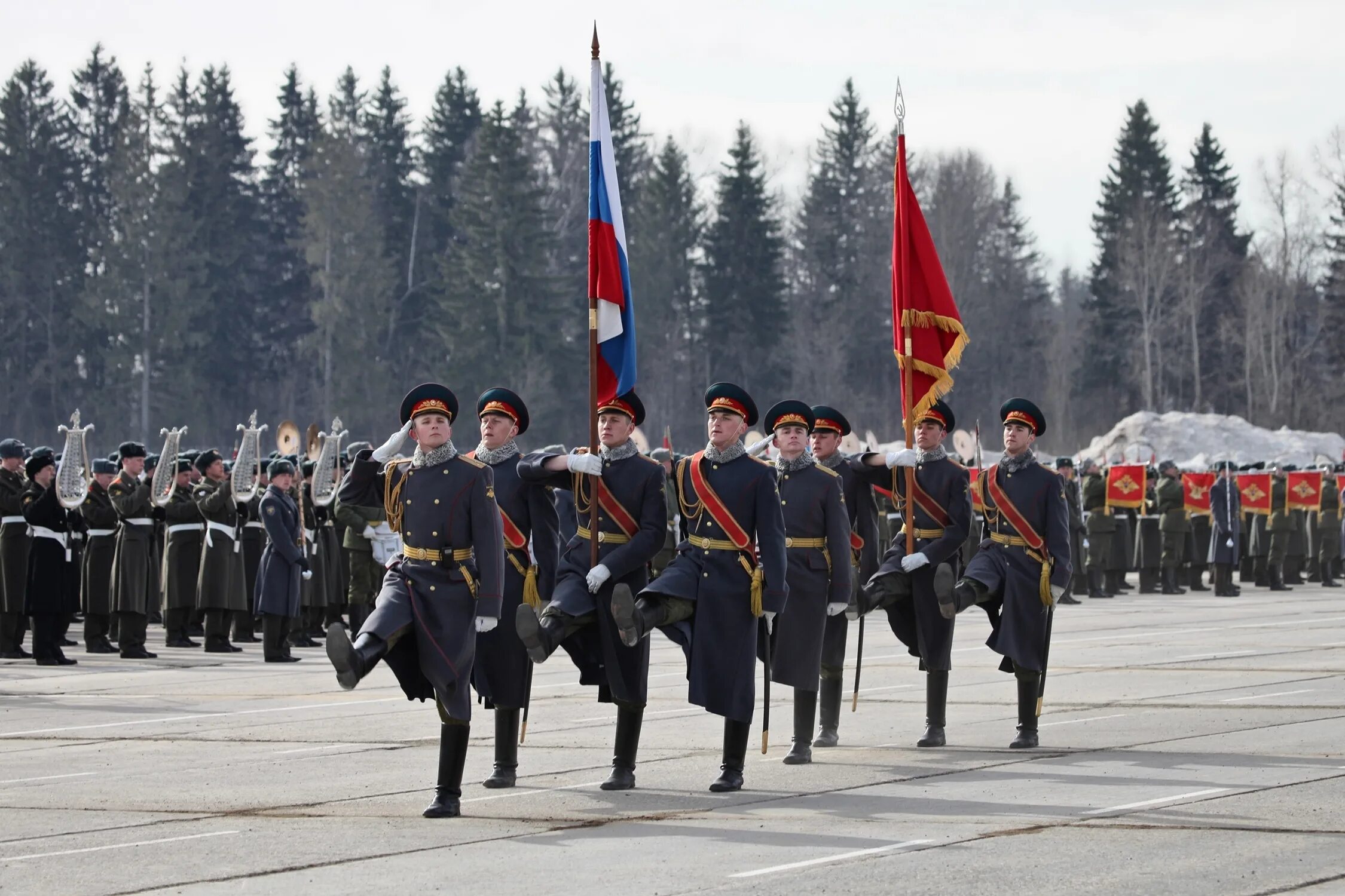 Военный марш. Армия России марш. Военный парад. Солдаты на параде.